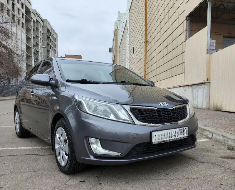 Автомобиль kia rio 2012 года, куплен в салоне, 1 владелец, гаражное хранение, состояние хорошее. Катаюсь редко, поэтому пробег не большой 82400 км. Коробка механика, объём двигателя 1.4 мт, в дтп не был, не бит, не крашен.
Донецк, ворошиловский район, +79493873463
Быстрым покупателям торг. 875 000₽. - фотография - 1