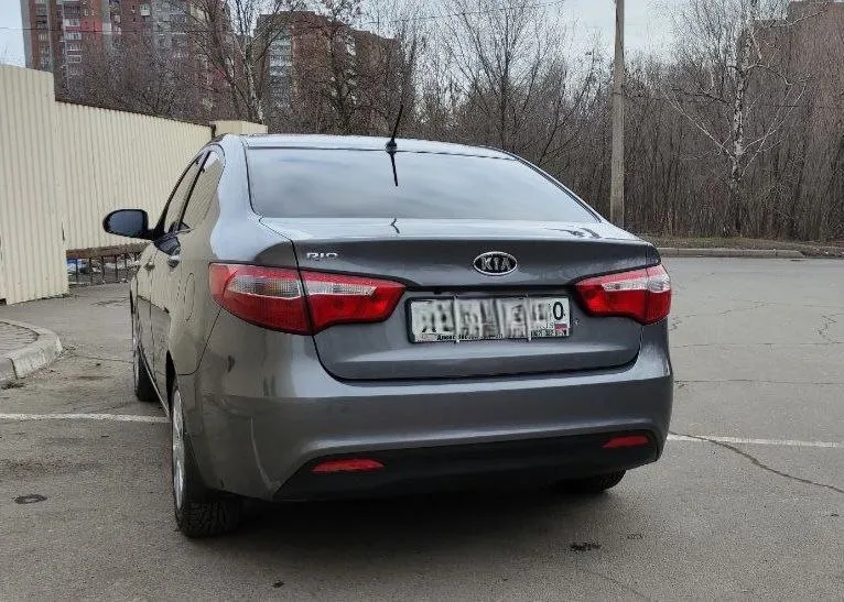Автомобиль kia rio 2012 года, куплен в салоне, 1 владелец, гаражное хранение, состояние хорошее. Катаюсь редко, поэтому пробег не большой 82400 км. Коробка механика, объём двигателя 1.4 мт, в дтп не был, не бит, не крашен.
Донецк, ворошиловский район, +79493873463
Быстрым покупателям торг. 875 000₽. - фотография - 3