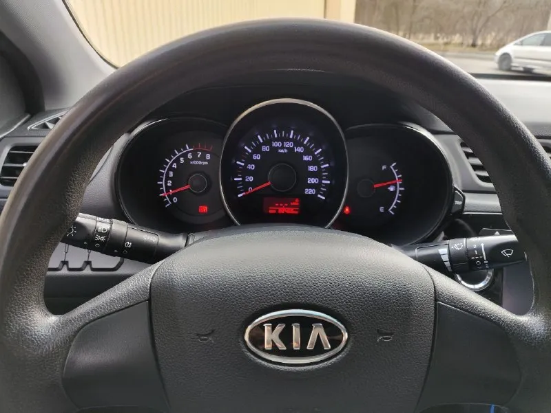 Автомобиль kia rio 2012 года, куплен в салоне, 1 владелец, гаражное хранение, состояние хорошее. Катаюсь редко, поэтому пробег не большой 82400 км. Коробка механика, объём двигателя 1.4 мт, в дтп не был, не бит, не крашен.
Донецк, ворошиловский район, +79493873463
Быстрым покупателям торг. 875 000₽. - фотография - 4
