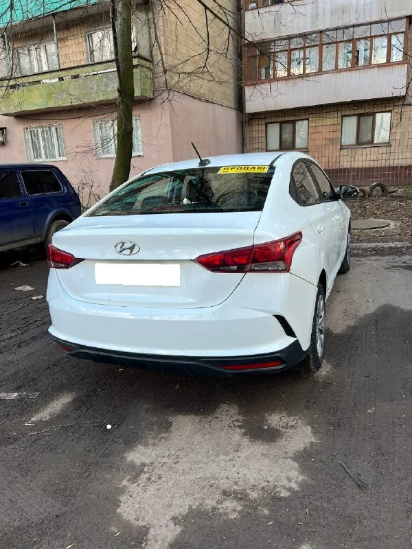 Hyundai solaris конец 2020 г 2 рестайлинг продаётся живая рабочая машина, по технической части, 5 из 5 -и, безопасность на месте! нет подтеков, запотеваний, масложора пробег 158 тыс. км (автотекой и состоянием рабочих узлов подтверждено) 1,4 автомат 2 ключа стекла завод менялось переднее левое крыло, остальное все родное в заводском окрасе. по технике полный идеал! коробка 6 ступеней листает мягко, двигатель вообще не слышно как работает! подвеска в идеале доки в порядке, без запретов и залогов. ошибок нет 16.03 поменял масла фильтра и сделал эндоскоп-никаких задиров, все в идеале! +79493688783 кирилл цена 960 тыс на учете на мне 📞 🇷🇺 звоните: +79493688783 - фотография - 3