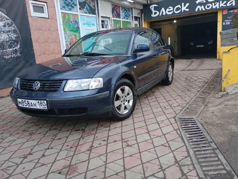 Продам фольксваген пассат б5, 1998 года. мотор 1.8 самый простой и надёжный атмосферник, масло не расходует, корбка без хрустов, ходовка перебранная. салон в достойном состоянии. по кузову имеются возрастные болячки. цена 380 тыс, торг никто не отменял. +79493614200. - фотография - 1