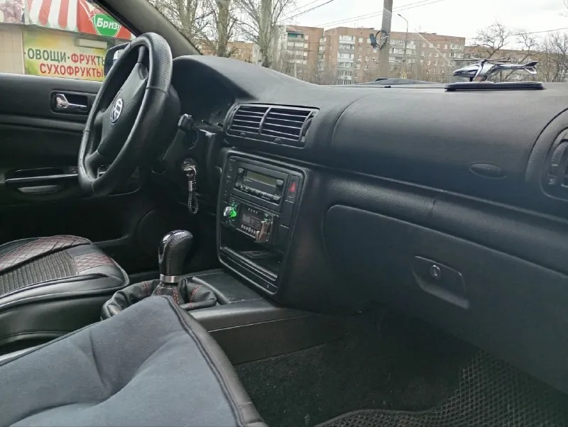 Продам фольксваген пассат б5, 1998 года. мотор 1.8 самый простой и надёжный атмосферник, масло не расходует, корбка без хрустов, ходовка перебранная. салон в достойном состоянии. по кузову имеются возрастные болячки. цена 380 тыс, торг никто не отменял. +79493614200. - фотография - 10