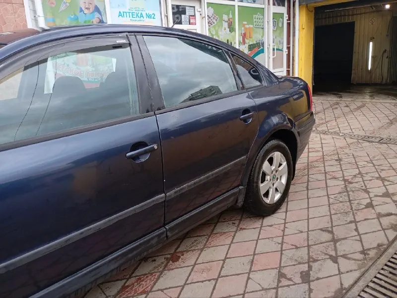 Продам фольксваген пассат б5, 1998 года. мотор 1.8 самый простой и надёжный атмосферник, масло не расходует, корбка без хрустов, ходовка перебранная. салон в достойном состоянии. по кузову имеются возрастные болячки. цена 380 тыс, торг никто не отменял. +79493614200. - фотография - 3