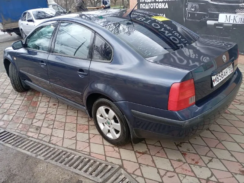 Продам фольксваген пассат б5, 1998 года. мотор 1.8 самый простой и надёжный атмосферник, масло не расходует, корбка без хрустов, ходовка перебранная. салон в достойном состоянии. по кузову имеются возрастные болячки. цена 380 тыс, торг никто не отменял. +79493614200. - фотография - 9