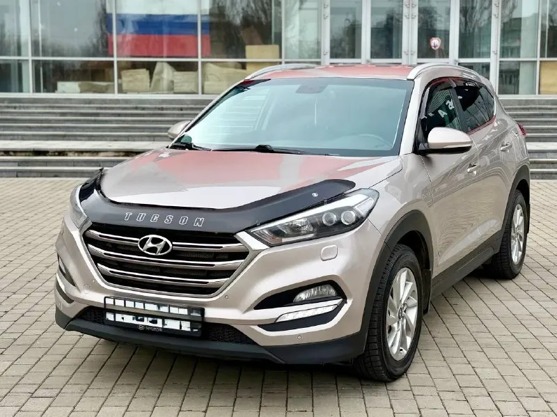 Hyundai tucson официал!! 2017г в эксфолиации, 2,0 бензин автомат автомобиль в очень хорошем состоянии! в максимальной комплектации! есть все для комфортного вождения!! салон кожа, подогрев сидений передних и задних, камера заднего вида, большой монитор, парктроники перед зад, климат-контроль, круиз - контроль, старт/стоп, без ключевой доступ, мульти руль, авто свет, датчик дождя, и многое другое…. автомобиль действительно очень хороший и ухоженный!!! два комплекта резины! с документами полный порядок!!!! переоформление в мрэо!! диагностическая карта есть! техосмотр не нужен!!! цена 1.899₽ все вопросы по тел +79495722131 📞 звоните: +7(949)5722131 - фотография - 3
