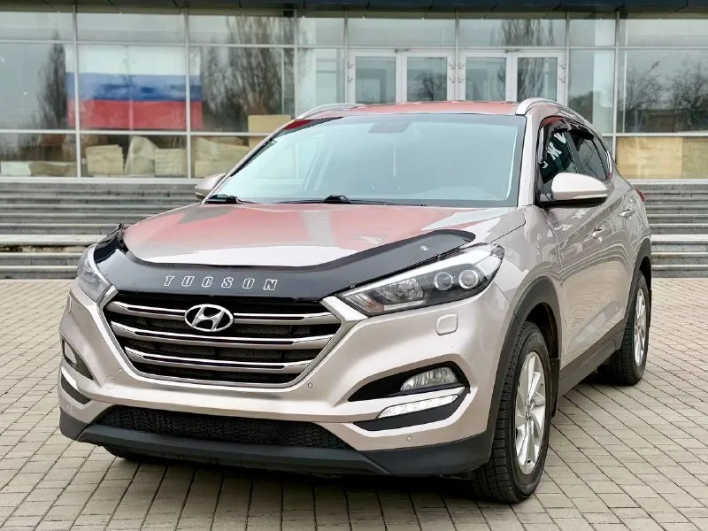 Hyundai tucson официал!! 2017г в эксфолиации, 2,0 бензин автомат автомобиль в очень хорошем состоянии! в максимальной комплектации! есть все для комфортного вождения!! салон кожа, подогрев сидений передних и задних, камера заднего вида, большой монитор, парктроники перед зад, климат-контроль, круиз - контроль, старт/стоп, без ключевой доступ, мульти руль, авто свет, датчик дождя, и многое другое…. автомобиль действительно очень хороший и ухоженный!!! два комплекта резины! с документами полный порядок!!!! переоформление в мрэо!! диагностическая карта есть! техосмотр не нужен!!! цена 1.899₽ все вопросы по тел +79495722131 📞 звоните: +7(949)5722131 - фотография - 7