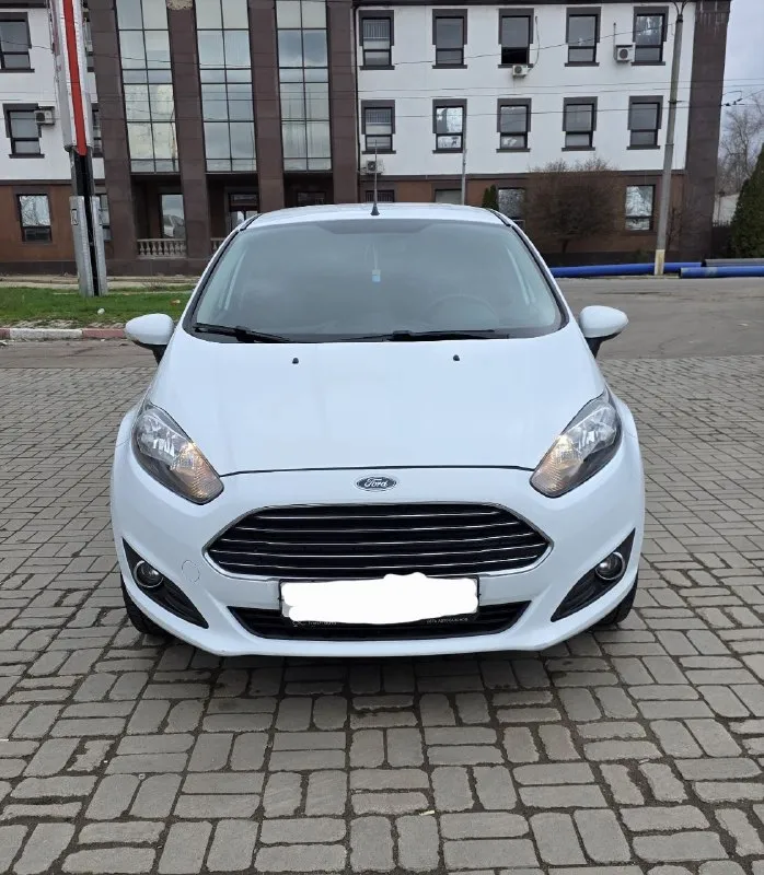 Продам ford fiesta 2016г. тех осмотр пройден, диагностическая карта на руках. пробег 110000км двигатель 1.6 работает идеально акпп переключает мягко, без толчков и пинков кузов в родной краске стекла заводские включая лобовое ходовка не стучит, отрабатывает отлично кондиционер холодит, печка греет задние парктроники, сигнализация с автозапуском в машине работает всё, без вложений, сел и поехал переоформление в мрэо без проблем осмотр донецк цена 865000₽ +79493910310 - фотография - 1