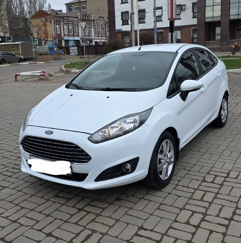 Продам ford fiesta 2016г. тех осмотр пройден, диагностическая карта на руках. пробег 110000км двигатель 1.6 работает идеально акпп переключает мягко, без толчков и пинков кузов в родной краске стекла заводские включая лобовое ходовка не стучит, отрабатывает отлично кондиционер холодит, печка греет задние парктроники, сигнализация с автозапуском в машине работает всё, без вложений, сел и поехал переоформление в мрэо без проблем осмотр донецк цена 865000₽ +79493910310 - фотография - 3
