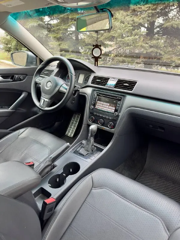 Volkswagen passat b7 usa год выпуска 2015 двигатель 1.8 трубо бензин пробег 140 000 миль автомат aisin цена 1 000 000 руб телефон +79493330237 📲 tg: @marvelauto180 📞 звоните: +7(949)3330237 - фотография - 10