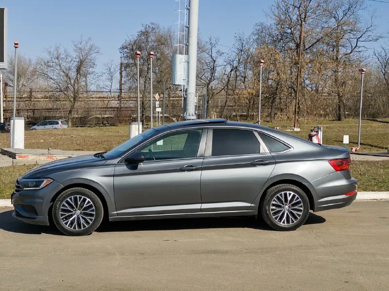 Volkswagen jetta 📆 год выпуска 2018 ⚙ : 1.4 л бензин смешанный расход 7 литров! 🕹 тип кпп: автомат 8 ступеней. автомобиль в г. донецке. цена 1 730 000 руб. торг пробег 134 000 км, полностью обслужен и не требует вложений! богатая комплектация: - бесключевой доступ - система старт-стоп - кожаный салон - кожаный руль - круиз контроль - панорамная крыша - система мониторинга «слепых зон» - климат контроль - подогрев сидений и зеркал - светодиодная оптика(ближний и дальний) - cветодиодные задние фонари - датчик света - мультируль - автоматически глушит и заводит машину в пробках и на светофорах - система предотвращения столкновения с функцией автоматического торможения - подушка безопасности водительская - подушка безопасности переднего пассажира - подушка безопасности пассажира с функцией деактивации - подушка безопасности боковая - подушки безопасности-шторки - крепления детского сиденья - антиблокировочная система (abs) - вспомогате 📞 звоните: +7(949)4283181 - фотография - 1