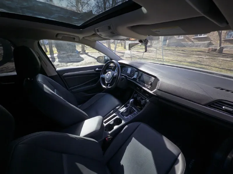 Volkswagen jetta 📆 год выпуска 2018 ⚙ : 1.4 л бензин смешанный расход 7 литров! 🕹 тип кпп: автомат 8 ступеней. автомобиль в г. донецке. цена 1 730 000 руб. торг пробег 134 000 км, полностью обслужен и не требует вложений! богатая комплектация: - бесключевой доступ - система старт-стоп - кожаный салон - кожаный руль - круиз контроль - панорамная крыша - система мониторинга «слепых зон» - климат контроль - подогрев сидений и зеркал - светодиодная оптика(ближний и дальний) - cветодиодные задние фонари - датчик света - мультируль - автоматически глушит и заводит машину в пробках и на светофорах - система предотвращения столкновения с функцией автоматического торможения - подушка безопасности водительская - подушка безопасности переднего пассажира - подушка безопасности пассажира с функцией деактивации - подушка безопасности боковая - подушки безопасности-шторки - крепления детского сиденья - антиблокировочная система (abs) - вспомогате 📞 звоните: +7(949)4283181 - фотография - 7