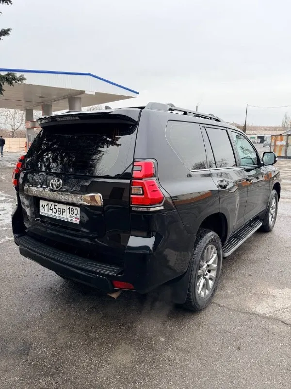 Продам toyota land cruiser prado 4.0 at 2018 г. пробег 114 000 км. зеленая автотека. машина в хорошем состоянии не бита не крашена. комплектация престиж. я второй хозяин. два комплекта резины летняя и зимняя. камеры 360, задний климат и подогревы, вентиляция сидений, подогрев руля и многое другое. цена 5 700 000 руб +7 (949) 467-81-63 📞 звоните: +7(949)4678163 - фотография - 6