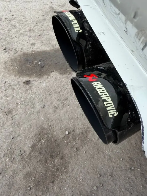 Продам bmw 5' e39 520i, на полном ходу, мотор работает отлично, не дымит не троит, масло не расходует, течей нет, все резинки и сальники заменены, течей нет, коробка переключает плавно, без хрустов, кулиса не раздолбана, по ходовке мягкая, очень много чего сделано по машине, по электрике работает все, каждая кнопка, даже круиз, и мультируль, кондиционер работает, электро регулировка зеркал, абс, и т. д, салон не прокурен, потолок перетянут в алькантару, сиденья черная кожа, установлен выхлоп, звучит хорошо, я хозяин, любое переоформление, все не описать словами, остальные вопросы по телефону г. луганск +79790311307 цена 570.000р 📞 звоните: +7(979)0311307 - фотография - 5