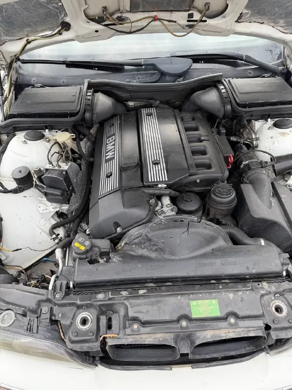 Продам bmw 5' e39 520i, на полном ходу, мотор работает отлично, не дымит не троит, масло не расходует, течей нет, все резинки и сальники заменены, течей нет, коробка переключает плавно, без хрустов, кулиса не раздолбана, по ходовке мягкая, очень много чего сделано по машине, по электрике работает все, каждая кнопка, даже круиз, и мультируль, кондиционер работает, электро регулировка зеркал, абс, и т. д, салон не прокурен, потолок перетянут в алькантару, сиденья черная кожа, установлен выхлоп, звучит хорошо, я хозяин, любое переоформление, все не описать словами, остальные вопросы по телефону г. луганск +79790311307 цена 570.000р 📞 звоните: +7(979)0311307 - фотография - 7