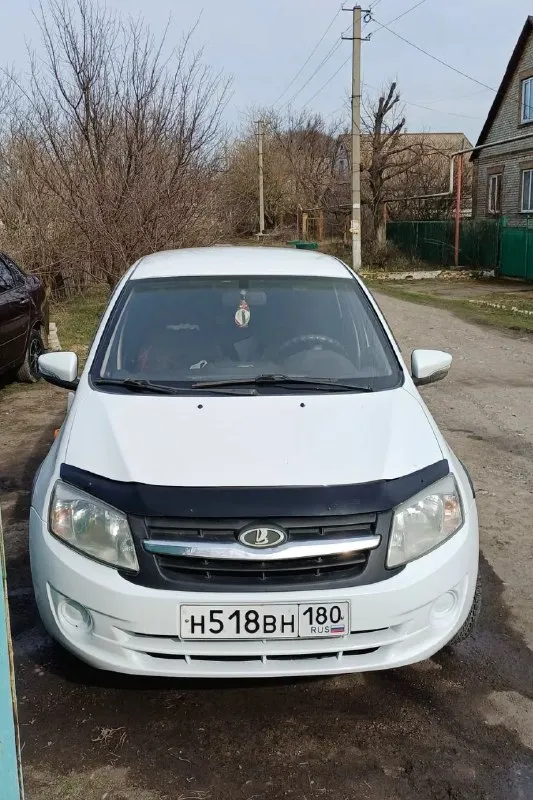 Продам семейное авто лада гранта2012гв, с оригинальным пробегом 175000,на хорошем ходу, вся обслужена, цена 500000,торг присутствует, тел:+79493164567 - фотография - 1
