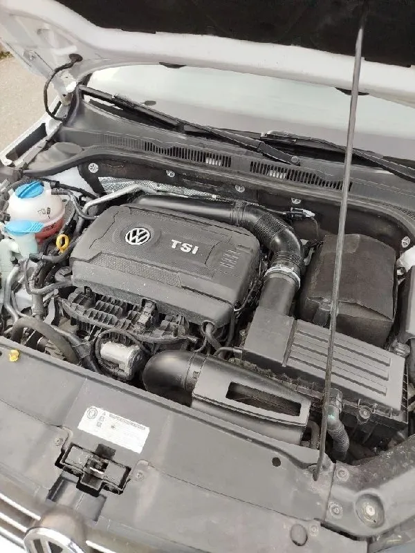 Продаю volkswagen jetta (sel). ​надежный, динамичный и очень комфортный автомобиль 2016 года выпуска. 1 владелец. ​двигатель: 1.8 л ​трансмиссия: автомат (классическая ​пробег: 148 000 км ​цвет: белый ​ комплектация: ​бесключевой доступ и запуск двигателя с кнопки (система start/stop), ​люк, ​круиз-контроль, кондиционер, датчик дождя и света. автомобиль юридически чист, стс и птс на руках. vin : 3vwl17aj6gm309907 цена: 1 500 000 📞 +7(949)3214890 📲 tg: о т 📞 звоните: +7(949)3214890 - фотография - 6