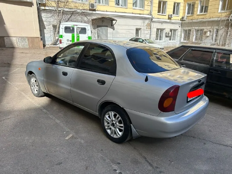 Продам шевроле ланос 2007 года. техосмотр пройден, полное переоформление сразу. автомобиль в идеальном техническом состоянии, вложений не требует, сел и поехал. обслуживаю всегда вовремя. кондиционер заправлен и работает. двигатель 1.5 опель, коробка механика. 2 электростеклоподъемника, кондиционер, гур, хорошие диски. . цена 330000 рублей. территориально енакиево (бываю в донецке). +79497034128 - фотография - 3