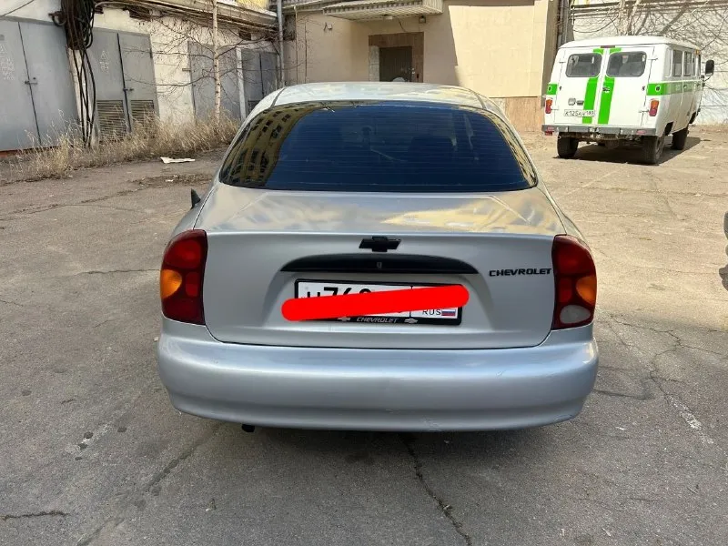 Продам шевроле ланос 2007 года. техосмотр пройден, полное переоформление сразу. автомобиль в идеальном техническом состоянии, вложений не требует, сел и поехал. обслуживаю всегда вовремя. кондиционер заправлен и работает. двигатель 1.5 опель, коробка механика. 2 электростеклоподъемника, кондиционер, гур, хорошие диски. . цена 330000 рублей. территориально енакиево (бываю в донецке). +79497034128 - фотография - 4
