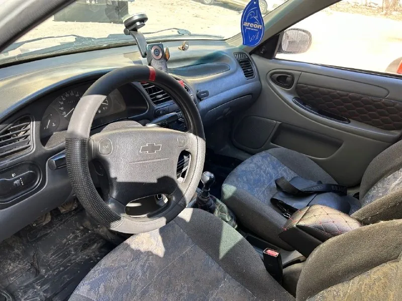 Продам шевроле ланос 2007 года. техосмотр пройден, полное переоформление сразу. автомобиль в идеальном техническом состоянии, вложений не требует, сел и поехал. обслуживаю всегда вовремя. кондиционер заправлен и работает. двигатель 1.5 опель, коробка механика. 2 электростеклоподъемника, кондиционер, гур, хорошие диски. . цена 330000 рублей. территориально енакиево (бываю в донецке). +79497034128 - фотография - 6