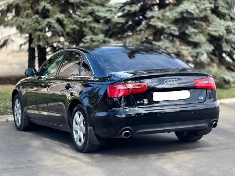 В продаже audi a6 c7 2011г шикарное семейное динамичное авто 3 литра бензин 300 л. с по технике никаких нареканий нету двигатель идеал, не дымит, не троит, тянет на все 300 20 тыс км назад была замена цепи коробка переключает плавно, даже не ощущается по ходовой все в норме, ничего не стучит, не гремит салон без дырок и потертостей все что нужно работает, все кнопки на месте и функционируют. опции: датчик дождя, датчик света, мульти руль, 4-х зонный климат контроль, abs, музыка bosse и многое другое пробег авто 212.000 оригинал птс оригинал по кузову ровный автомобиль, есть не большие сколы юр чистый автомобиль переоформление без проблем, могу присутствовать в мрео осмотр г макеевка цена 1.435.000 хорошим людям торг тел +79498310760 тг на этом же номере. 📞 звоните: +7(949)8310760 - фотография - 4