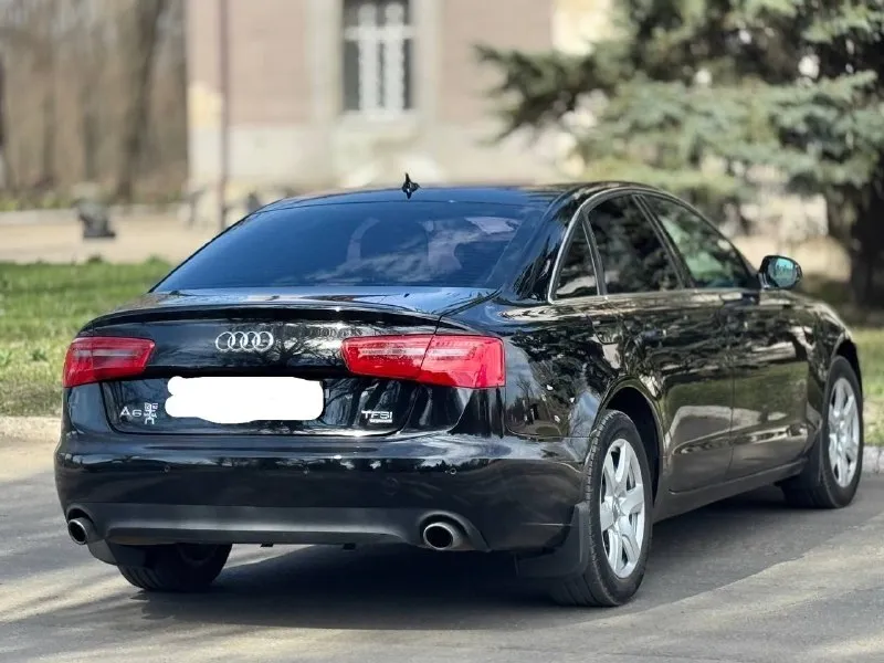 В продаже audi a6 c7 2011г шикарное семейное динамичное авто 3 литра бензин 300 л. с по технике никаких нареканий нету двигатель идеал, не дымит, не троит, тянет на все 300 20 тыс км назад была замена цепи коробка переключает плавно, даже не ощущается по ходовой все в норме, ничего не стучит, не гремит салон без дырок и потертостей все что нужно работает, все кнопки на месте и функционируют. опции: датчик дождя, датчик света, мульти руль, 4-х зонный климат контроль, abs, музыка bosse и многое другое пробег авто 212.000 оригинал птс оригинал по кузову ровный автомобиль, есть не большие сколы юр чистый автомобиль переоформление без проблем, могу присутствовать в мрео осмотр г макеевка цена 1.435.000 хорошим людям торг тел +79498310760 тг на этом же номере. 📞 звоните: +7(949)8310760 - фотография - 5
