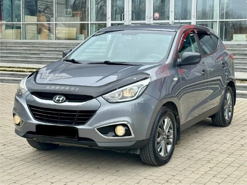 Hyundai ix35 эксклюзив 2014 год выпуска двигатель 2.0 бензин коробка механика 6-ти ступка честный пробег 81 тыс. км авто не нуждаеться не в каких либо вложениях состояние нового автомобиля, в автомобиле есть все для комфорта кондиционер, круиз контроль, подогревы зеркал, подогревы сидений, многофункциональная магнитола bluetooth, usb, громкая связь, камера заднего вида, видеорегистратор перед, и зад, и многое другое ! г. донецк цена 1.430 тыс. ₽ звоните остальное по тел. +79495210885 - фотография - 1