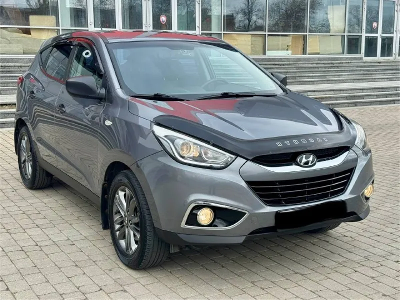 Hyundai ix35 эксклюзив 2014 год выпуска двигатель 2.0 бензин коробка механика 6-ти ступка честный пробег 81 тыс. км авто не нуждаеться не в каких либо вложениях состояние нового автомобиля, в автомобиле есть все для комфорта кондиционер, круиз контроль, подогревы зеркал, подогревы сидений, многофункциональная магнитола bluetooth, usb, громкая связь, камера заднего вида, видеорегистратор перед, и зад, и многое другое ! г. донецк цена 1.430 тыс. ₽ звоните остальное по тел. +79495210885 - фотография - 6
