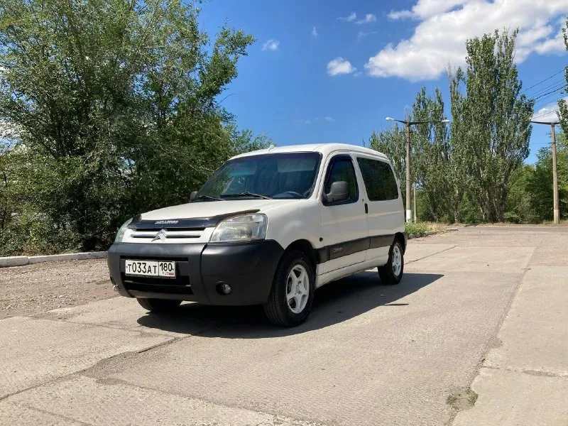 Продам citroen берлинго 2011 год мотор 1.4 коробка механика, пробег 247 тыс, цена 640₽, автомобиль обслужен, мотор работает отлично, сцепление новое, ходовая перебрана, всё работает, кондиционер холодит, печка греет, просторный, надежный, экономный автомобиль как для семьи так и для работы все вопросы по тел+79494936731, находиться в макеевке, торг 📲 tg: дарья ситковская 📞 звоните: +7(949)4936731 - фотография - 2