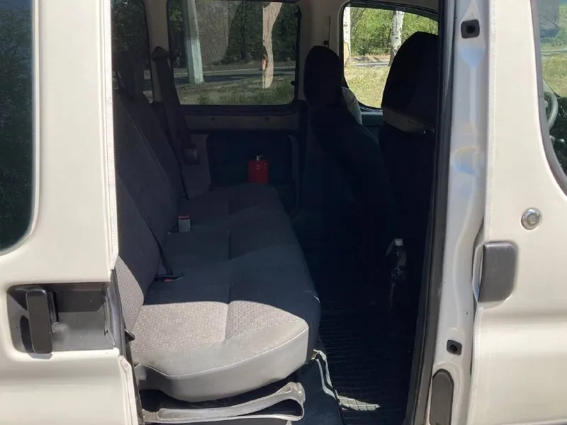 Продам citroen берлинго 2011 год мотор 1.4 коробка механика, пробег 247 тыс, цена 640₽, автомобиль обслужен, мотор работает отлично, сцепление новое, ходовая перебрана, всё работает, кондиционер холодит, печка греет, просторный, надежный, экономный автомобиль как для семьи так и для работы все вопросы по тел+79494936731, находиться в макеевке, торг 📲 tg: дарья ситковская 📞 звоните: +7(949)4936731 - фотография - 8