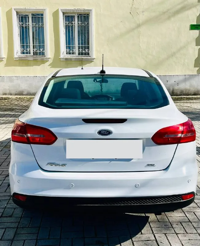 Ford focus 3 sel рестайлинг (чистая американка) макеевка год выпуска: 2018 пробег: 54 000 км двигатель: бензин 2.0 (160 л. с.) powershift комплектация sel (максимальная) — высокий уровень комфорта: — двухзонный климат-контроль — круиз-контроль — подогрев передних сидений — подогрев руля — подогрев зеркал и лобового стекла — обогрев форсунок стеклоомывателя — электрозеркала — электрический люк — камера заднего вида — задний парктроник — abs, esp — датчик дождя — настраиваемая подсветка салона — сенсорная мультимедиа с carplay и многое другое. масло менялось каждые 6–7 тыс. км, только своевременное обслуживание. гаражное хранение. два комплекта резины. в машину вложено очень много внимания и заботы. делалось всё для себя — никаких «перед продажей». всё обслужено, всё поменяно, новые пороги, кузов и салон в идеальном состоянии. машина едет мягко, руль лёгкий, ход плавный — комфорт действительно на высоком уровне. документы полностью в порядке. полное переоформление. цена: 1 270 000 руб +79490763615 - фотография - 5