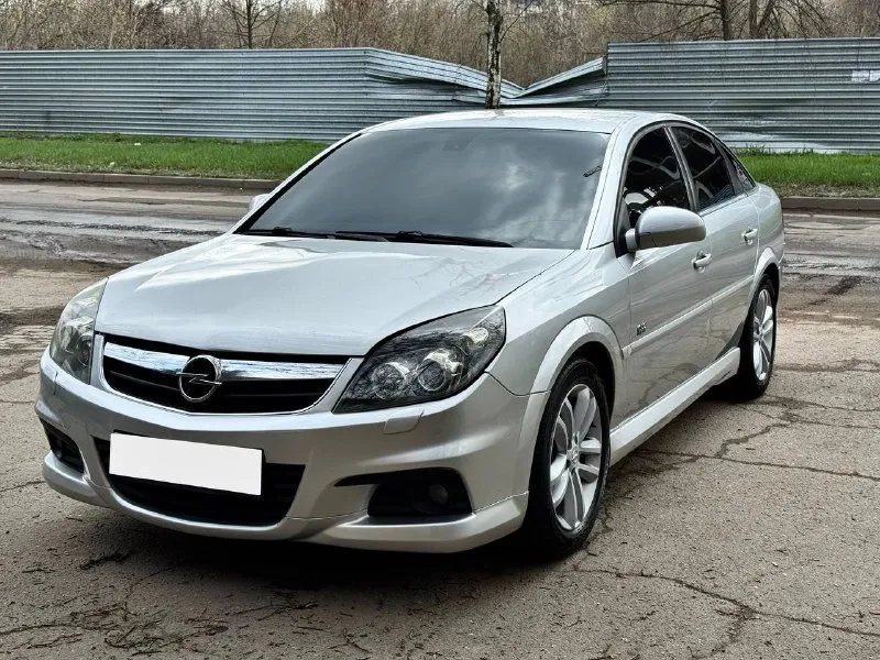 Продам: opel vectra opc line 1.8 бензин, механика 2008 года выпуска кузов отличный без дтп не бит заводской не гнилой нет намека даже на ржавчину днище, пороги, арки идеал очень много вложили в авто техника новой машины климат контроль, электронные стеклоподъемники 4 шт. , гур, магнитола подогревы сидений, сигнализация пробег оригинал 184.000 км можем ехать на любые сто и проверять я только за, за авто не стыдно звоните все по тел расскажу, таких автомобилей мало, хозяйский ухоженный цена:697.000 руб. возможно сопровождения в мрео торг у капота +79493829905 +79198860059 - фотография - 1