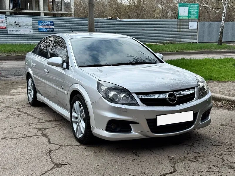 Продам: opel vectra opc line 1.8 бензин, механика 2008 года выпуска кузов отличный без дтп не бит заводской не гнилой нет намека даже на ржавчину днище, пороги, арки идеал очень много вложили в авто техника новой машины климат контроль, электронные стеклоподъемники 4 шт. , гур, магнитола подогревы сидений, сигнализация пробег оригинал 184.000 км можем ехать на любые сто и проверять я только за, за авто не стыдно звоните все по тел расскажу, таких автомобилей мало, хозяйский ухоженный цена:697.000 руб. возможно сопровождения в мрео торг у капота +79493829905 +79198860059 - фотография - 2
