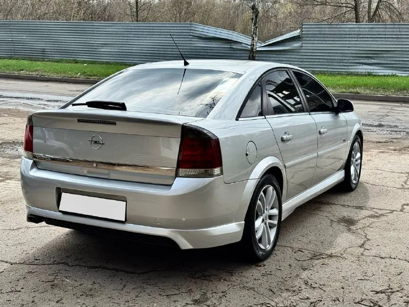 Продам: opel vectra opc line 1.8 бензин, механика 2008 года выпуска кузов отличный без дтп не бит заводской не гнилой нет намека даже на ржавчину днище, пороги, арки идеал очень много вложили в авто техника новой машины климат контроль, электронные стеклоподъемники 4 шт. , гур, магнитола подогревы сидений, сигнализация пробег оригинал 184.000 км можем ехать на любые сто и проверять я только за, за авто не стыдно звоните все по тел расскажу, таких автомобилей мало, хозяйский ухоженный цена:697.000 руб. возможно сопровождения в мрео торг у капота +79493829905 +79198860059 - фотография - 3
