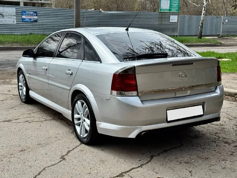 Продам: opel vectra opc line 1.8 бензин, механика 2008 года выпуска кузов отличный без дтп не бит заводской не гнилой нет намека даже на ржавчину днище, пороги, арки идеал очень много вложили в авто техника новой машины климат контроль, электронные стеклоподъемники 4 шт. , гур, магнитола подогревы сидений, сигнализация пробег оригинал 184.000 км можем ехать на любые сто и проверять я только за, за авто не стыдно звоните все по тел расскажу, таких автомобилей мало, хозяйский ухоженный цена:697.000 руб. возможно сопровождения в мрео торг у капота +79493829905 +79198860059 - фотография - 4