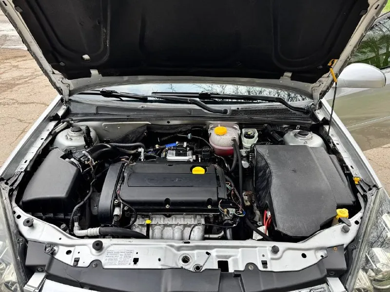 Продам: opel vectra opc line 1.8 бензин, механика 2008 года выпуска кузов отличный без дтп не бит заводской не гнилой нет намека даже на ржавчину днище, пороги, арки идеал очень много вложили в авто техника новой машины климат контроль, электронные стеклоподъемники 4 шт. , гур, магнитола подогревы сидений, сигнализация пробег оригинал 184.000 км можем ехать на любые сто и проверять я только за, за авто не стыдно звоните все по тел расскажу, таких автомобилей мало, хозяйский ухоженный цена:697.000 руб. возможно сопровождения в мрео торг у капота +79493829905 +79198860059 - фотография - 8