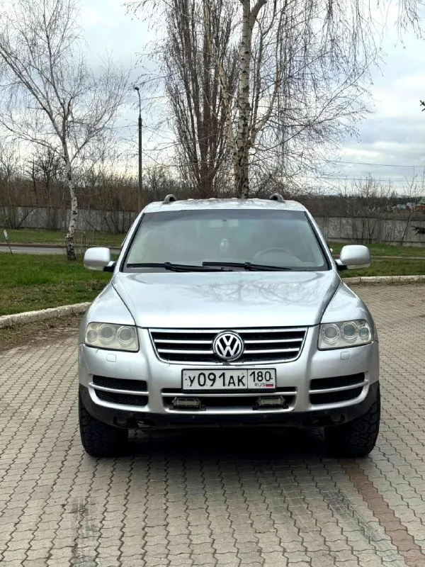 Volkswagen touareg 2005 год 2.5 акпп на полном ходу, мотор бодрый, акпп листает хорошо, пневму убрали стоят пружины, ходовая в порядке, турбина восстановленая, резина грязевая новая, расход 13 литров, кузов целый, по лкп есть небольшие возрастные моменты, два ключа, донецк 670 000 тысяч рублей, торг обмен, тел+79493152333 📞 звоните: +7(949)3152333 - фотография - 2