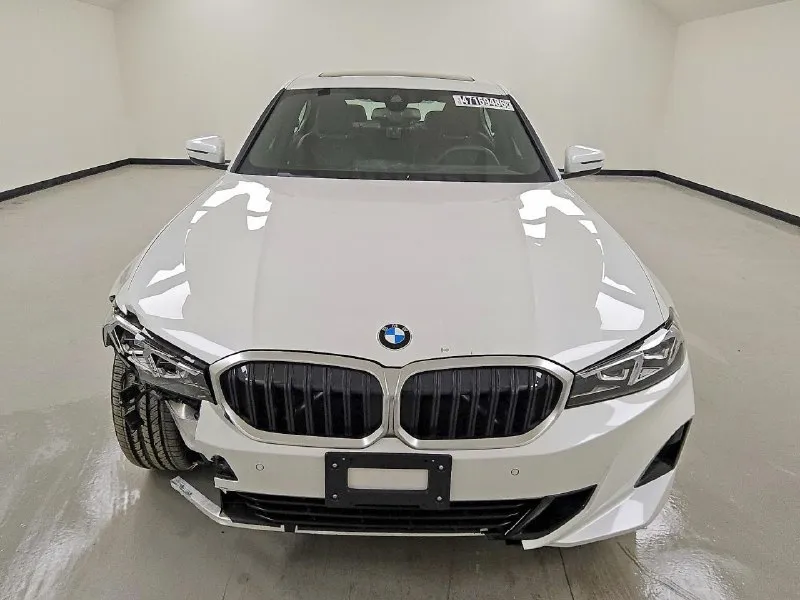 Доступен на аукционе сша вот такой эксклюзив! 🤩 - bmw 3 series ✅ - 2026 модельный год (выпуск 10/2025) - 2 рестайлинг! 🔥 - 2.0 в48, 258 л. с. 🚀 - задний привод - пробег: 10.900 км! постоянно говорю, что второй такой нет! и каждый раз это доказываем! 🤝 если что, можем и заменить руль на оригинальный с 1 реста, потому что многим он не нравится (раньше он хоть круглый был) 😁 насчет китайской "bmw" - это про казаться, а не быть. 156 сил, сомнительная подвеска. ехать на бмв и видеть как тебя обгоняет гранта спорт - ну плачевная картина. поэтому стоит брать только нормальный 30i (или d, но дизелей в сша нет, поэтому только 330i) 💪 цена восстановленного автомобиля под ключ в днр (с учетом утиля и таможни): 𝟓.𝟕𝟒𝟎.𝟎𝟎𝟎 ₽ 💵 кирилл +7 (949) 400-56-31 📞 🇷🇺 звоните: +79494005631 - фотография - 3