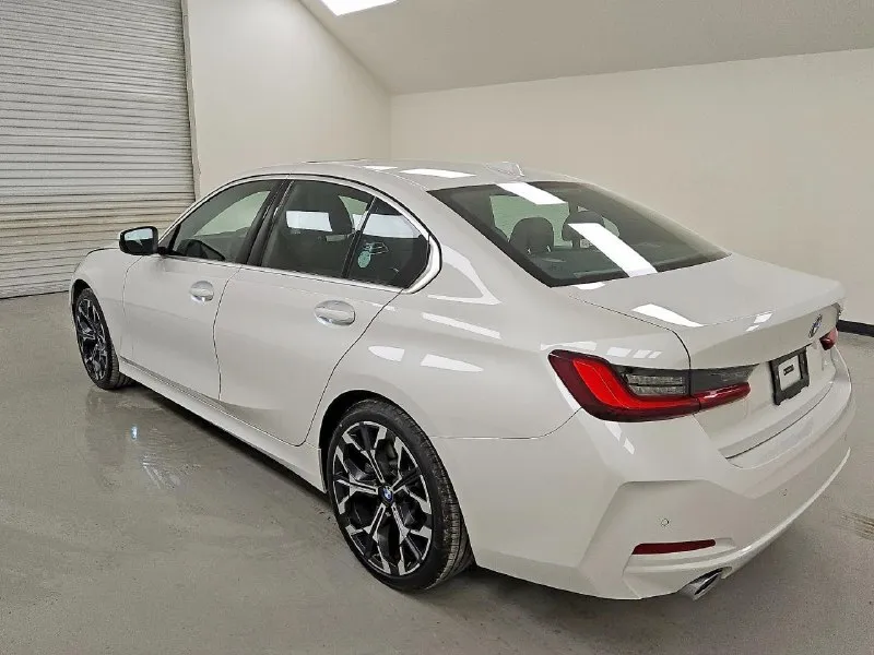 Доступен на аукционе сша вот такой эксклюзив! 🤩 - bmw 3 series ✅ - 2026 модельный год (выпуск 10/2025) - 2 рестайлинг! 🔥 - 2.0 в48, 258 л. с. 🚀 - задний привод - пробег: 10.900 км! постоянно говорю, что второй такой нет! и каждый раз это доказываем! 🤝 если что, можем и заменить руль на оригинальный с 1 реста, потому что многим он не нравится (раньше он хоть круглый был) 😁 насчет китайской "bmw" - это про казаться, а не быть. 156 сил, сомнительная подвеска. ехать на бмв и видеть как тебя обгоняет гранта спорт - ну плачевная картина. поэтому стоит брать только нормальный 30i (или d, но дизелей в сша нет, поэтому только 330i) 💪 цена восстановленного автомобиля под ключ в днр (с учетом утиля и таможни): 𝟓.𝟕𝟒𝟎.𝟎𝟎𝟎 ₽ 💵 кирилл +7 (949) 400-56-31 📞 🇷🇺 звоните: +79494005631 - фотография - 4