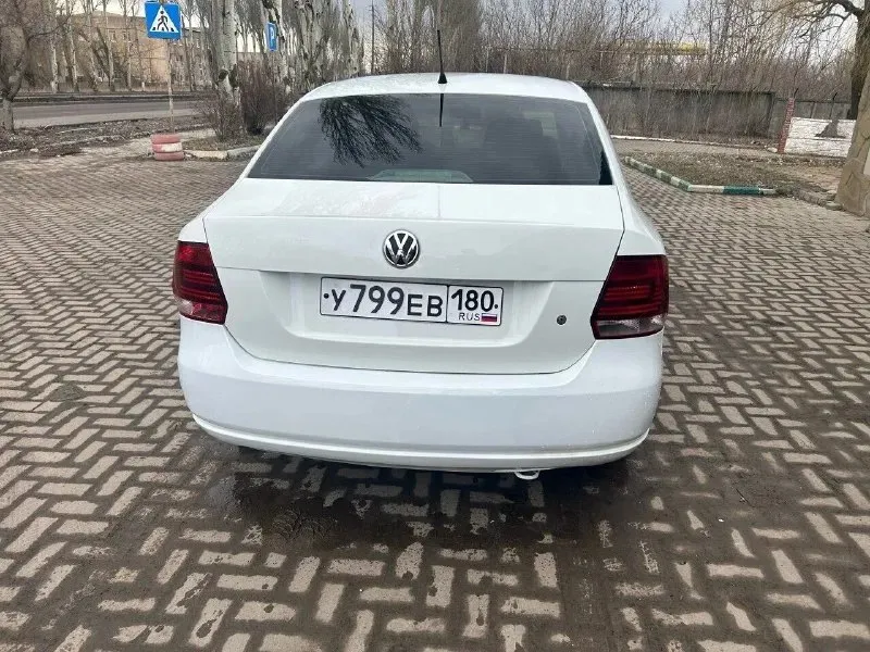 Продам volkswagen поло 2014г рест.1.6/105лс пробег 257.000кондиционер, 4 эл. стеклоподъемника, мультимедиа, мульти руль полный )по технической части в отличном состояние -мотор работают ровно, не дымит, не троит, обслужен недавно -подвеска частично перебиралась )- по лкп есть несколько мелких сколов, критичного ничего нет-по кузову без гнили- коробка не выбивает все включается хорошостоит на литых дисках р15 и на зимней отличной резине липучкепродажа в горловке цена- 715.000₽ торг!+79497514617возможен пригон в любой другой город по договорённости так же рассматриваю обмены с доплатой и без в обе стороны !!! 📞 звоните: +7(949)7514617 - фотография - 1