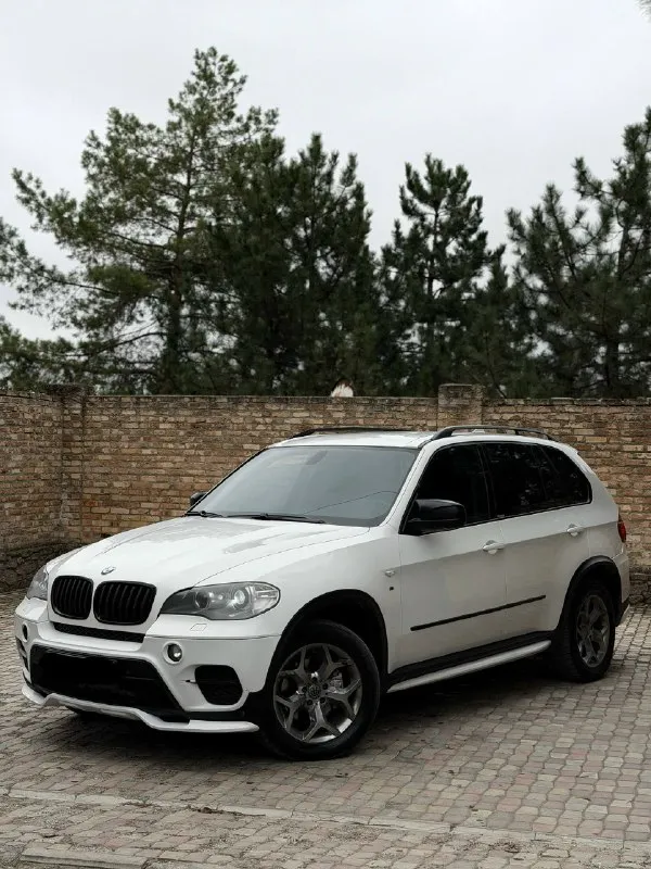 В продаже bmw x5 2012 года рестайлинг! мотор 3.0 twinturbo, работает идеально, никаких вложений не требует! коробка автомат переключает отлично без пинков. ходовая без стуков. красивый кожаный коричневый салон, электрорегулировки сидений, память сидений, мультируль. есть всё для комфортной езды внешне выглядит также красиво как на фотографиях, без каких либо моментов. осмотр донецк возможен обмен, также могу помочь с кредитом цена 1.650.000 ₽, торг у автомобиля! ☎+7 949-742-53-98 ☎+7 949 453-80-40 📞 🇷🇺 звоните: +79497425398 - фотография - 1