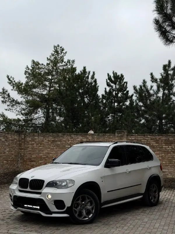 В продаже bmw x5 2012 года рестайлинг! мотор 3.0 twinturbo, работает идеально, никаких вложений не требует! коробка автомат переключает отлично без пинков. ходовая без стуков. красивый кожаный коричневый салон, электрорегулировки сидений, память сидений, мультируль. есть всё для комфортной езды внешне выглядит также красиво как на фотографиях, без каких либо моментов. осмотр донецк возможен обмен, также могу помочь с кредитом цена 1.650.000 ₽, торг у автомобиля! ☎+7 949-742-53-98 ☎+7 949 453-80-40 📞 🇷🇺 звоните: +79497425398 - фотография - 2
