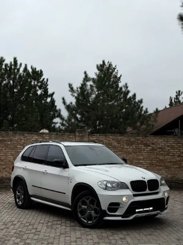 В продаже bmw x5 2012 года рестайлинг! мотор 3.0 twinturbo, работает идеально, никаких вложений не требует! коробка автомат переключает отлично без пинков. ходовая без стуков. красивый кожаный коричневый салон, электрорегулировки сидений, память сидений, мультируль. есть всё для комфортной езды внешне выглядит также красиво как на фотографиях, без каких либо моментов. осмотр донецк возможен обмен, также могу помочь с кредитом цена 1.650.000 ₽, торг у автомобиля! ☎+7 949-742-53-98 ☎+7 949 453-80-40 📞 🇷🇺 звоните: +79497425398 - фотография - 3