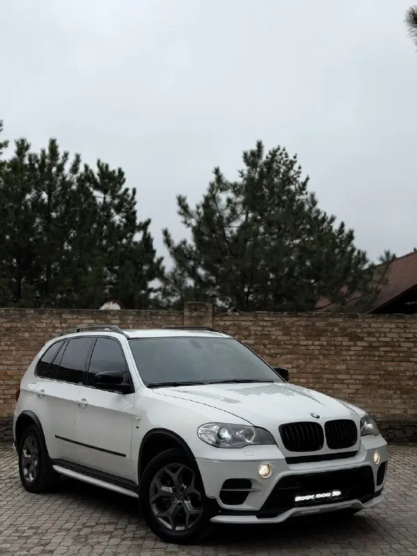 В продаже bmw x5 2012 года рестайлинг! мотор 3.0 twinturbo, работает идеально, никаких вложений не требует! коробка автомат переключает отлично без пинков. ходовая без стуков. красивый кожаный коричневый салон, электрорегулировки сидений, память сидений, мультируль. есть всё для комфортной езды внешне выглядит также красиво как на фотографиях, без каких либо моментов. осмотр донецк возможен обмен, также могу помочь с кредитом цена 1.650.000 ₽, торг у автомобиля! ☎+7 949-742-53-98 ☎+7 949 453-80-40 📞 🇷🇺 звоните: +79497425398 - фотография - 4