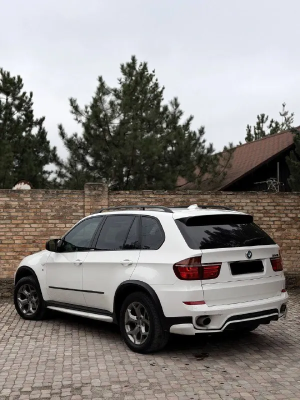 В продаже bmw x5 2012 года рестайлинг! мотор 3.0 twinturbo, работает идеально, никаких вложений не требует! коробка автомат переключает отлично без пинков. ходовая без стуков. красивый кожаный коричневый салон, электрорегулировки сидений, память сидений, мультируль. есть всё для комфортной езды внешне выглядит также красиво как на фотографиях, без каких либо моментов. осмотр донецк возможен обмен, также могу помочь с кредитом цена 1.650.000 ₽, торг у автомобиля! ☎+7 949-742-53-98 ☎+7 949 453-80-40 📞 🇷🇺 звоните: +79497425398 - фотография - 6