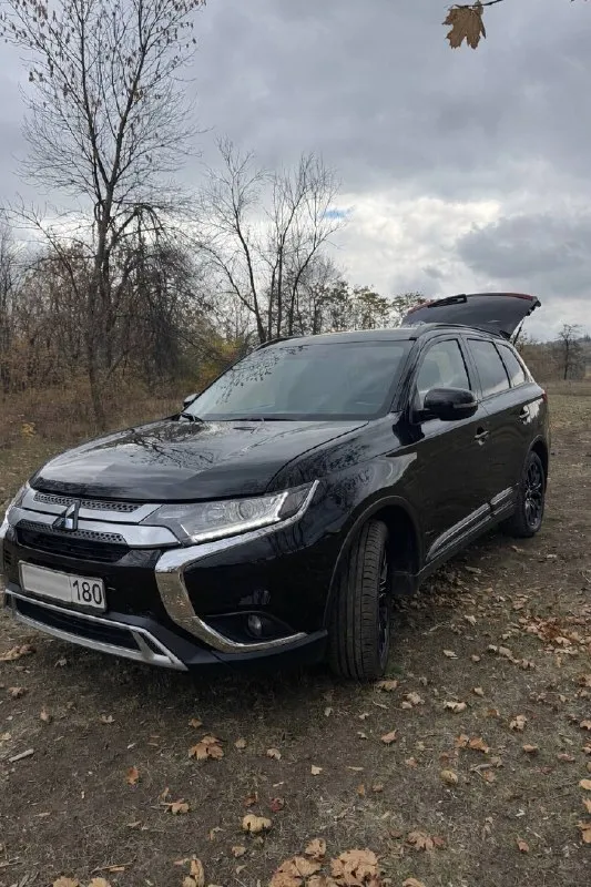 Mitsubishi outlander 2.0 cvt 4wd intense+ black edition, 2020 г. , пробег 53 000 км. Постоянный полный привод, топовая комплектация для рф: навигатор, алиса, тёплые опции, защита кузова от коррозии.
Надёжный, экономичный, недорогой в обслуживании кроссовер. В отличном техническом состоянии, уверенно едет по городу и бездорожью, вместительный багажник.
Владеем 3 года, покупали с пробегом 12 тыс. Использовали в основном для семейных и дальних поездок (крым, астрахань, домбай), по городу ездили на второй машине. Обслуживание регулярное: заменены колодки, втулки стабилизатора, масло (ravenol 5w30 на 52 500 км), фильтры, новый акб.
Лето r18, зима r16, резина в отличном состоянии, полноразмерная запаска (не использовалась).
Есть несколько окрашенных деталей после лёгкого дтп, выполнено качественно, геометрия и агрегаты в норме.
Вариатор работает ровно, обслужен ~10 тыс. Км назад. Двигатель масло не расходует. 2-зонный климат, кожа/алькантара, сигнализация pando
📲 Tg: @biibii137
📞 Звоните: +7(949)9046855 - фотография - 10