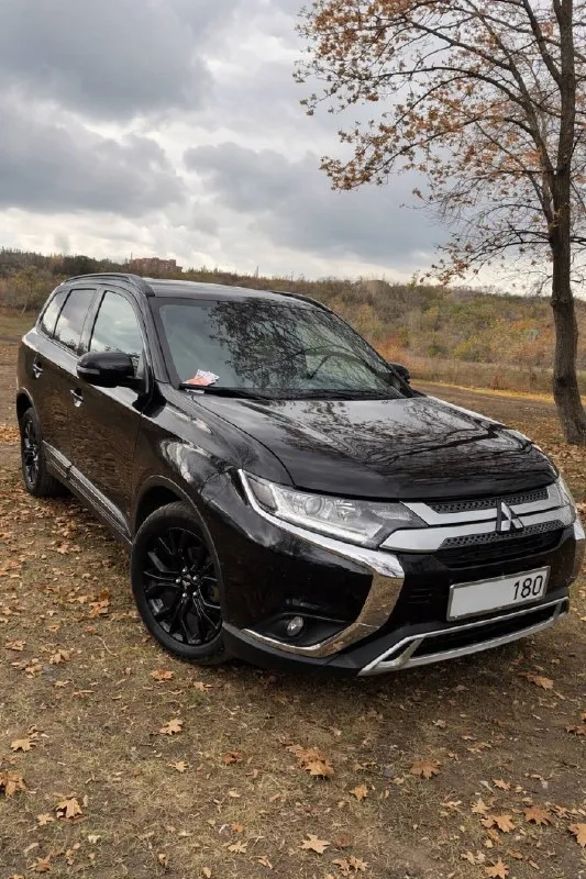 Mitsubishi outlander 2.0 cvt 4wd intense+ black edition, 2020 г. , пробег 53 000 км. Постоянный полный привод, топовая комплектация для рф: навигатор, алиса, тёплые опции, защита кузова от коррозии.
Надёжный, экономичный, недорогой в обслуживании кроссовер. В отличном техническом состоянии, уверенно едет по городу и бездорожью, вместительный багажник.
Владеем 3 года, покупали с пробегом 12 тыс. Использовали в основном для семейных и дальних поездок (крым, астрахань, домбай), по городу ездили на второй машине. Обслуживание регулярное: заменены колодки, втулки стабилизатора, масло (ravenol 5w30 на 52 500 км), фильтры, новый акб.
Лето r18, зима r16, резина в отличном состоянии, полноразмерная запаска (не использовалась).
Есть несколько окрашенных деталей после лёгкого дтп, выполнено качественно, геометрия и агрегаты в норме.
Вариатор работает ровно, обслужен ~10 тыс. Км назад. Двигатель масло не расходует. 2-зонный климат, кожа/алькантара, сигнализация pando
📲 Tg: @biibii137
📞 Звоните: +7(949)9046855 - фотография - 8