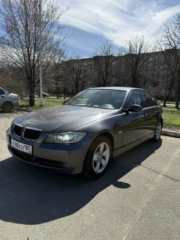 Продам bmw 3 серия е90 2005 года,1 собственник. автомобиль в хорошем техническим состоянии, вложений не требует!своевременно обслуживался с заменой масел и всех расходников. мотор работает отлично, масло не ест, не дымит. по ходовой части никаких звуков и стуков биения нет. последнее то было 1 тыс/км назад. на машине установлено гбо. салон очень ухоженный, чистый (в машине не курили!) машина на зимней резине + комплект летней резины в подарок, вся резина новая. по кузову :есть незначительные нюансы эксплуатации, царапины, сколы, соответствующие ее году выпуска. обмен никакой не интересует, только продажа!750 000 тыс. руб разумный торг у капота. все интересующиеся вас вопросы по телефону +79494700548 📞 звоните: +7(949)4700548 - фотография - 1
