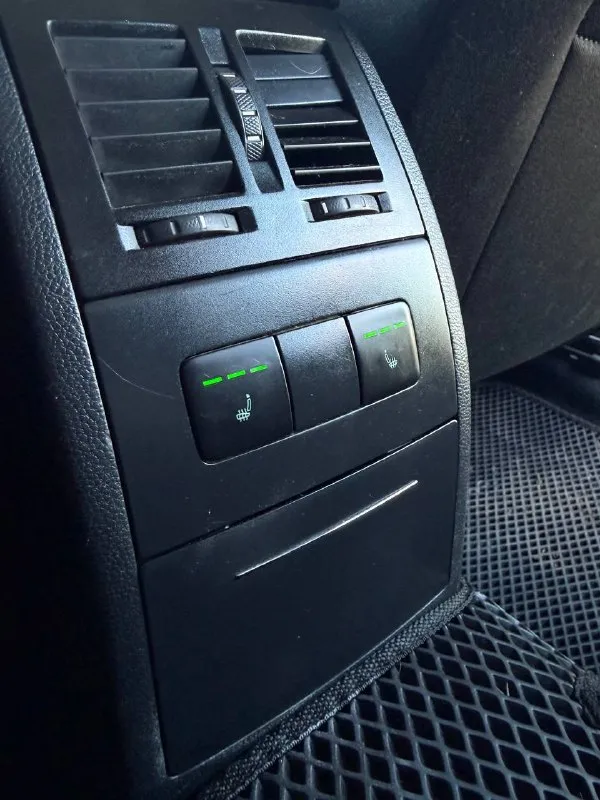 Продаётся skoda octavia a5 (2011 г. ) отличный автомобиль в надёжном исполнении — надёжный выбор для повседневных поездок и дальних путешествий! основные характеристики: * год выпуска: 2011 * двигатель: 1,8 л турбо * коробка передач: dsg‑7 (без проблем) комплектация: * полный мультируль * двухзонный климат‑контроль * датчик света * датчик дождя * круиз‑контроль * подогрев передних сидений * подогрев задних сидений * парктроники колёса и резина: * зима: штампованные диски 16′′ * лето: диски 17′′ от audi * 2 комплекта резины цена 720.000 руб +79493152797 📲 tg: @partizan_l 📞 звоните: +7(949)3152797 - фотография - 6