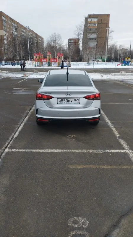 Hyundai solaris 1.6 2021. пробег 97000. ничего делать не нужно. полностью обслужена. езжу на ней сейчас. акпп. катализатор отшит, прошита. . не такси. без дтп, стекла + окрас родное все, мотор шепчет, ходовая очень мягкая и приятная. цена 1530000 ( небольшой торг ) +79493678419 - фотография - 3