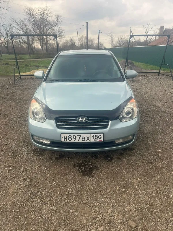 Продам hyundai accent 2007 года. машина в хорошем состоянии делать ничего не нужно. двигатель 1.4 16v, бензин работает отлично не дымит, масло не ест. за автомобиль не стыдно, пробег 155 тысяч. за машину не стыдно, ездила девушка. цена 650.000 тысяч. кому интересно звоните. +79494362173. стоит хорошая музыка, солон тоже в отличном состоянии. два комплекта резины лето/зима. 📞 звоните: +7(949)4362173 - фотография - 1